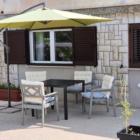 Apartments Marzic Паг Экстерьер фото