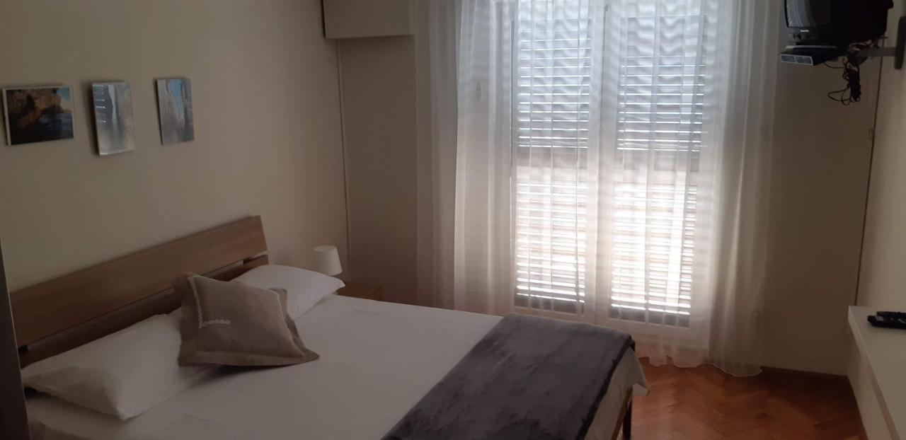 Apartments Marzic Паг Экстерьер фото